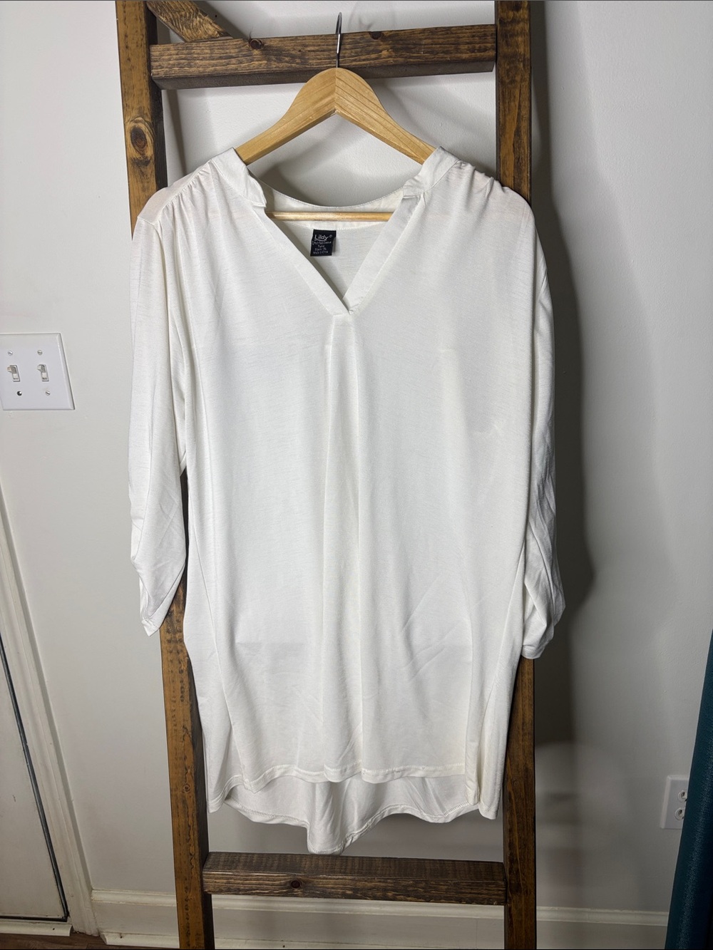Lildy Lightweight White V-Neck Tunic Top - Casual 3/4 Sleeve Size L/XL